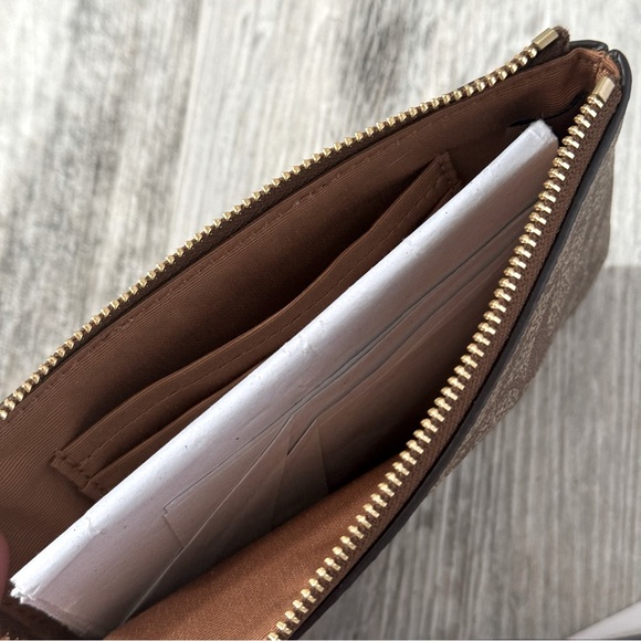 Coach wristlet - Picture 2 of 3